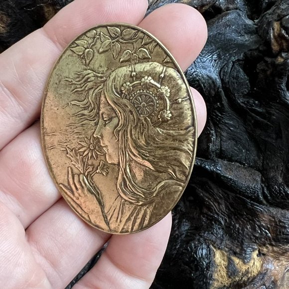 Vintage Art Nouveau Brooch Pin Brass Oval Gold Tone Fairy Woman Embossed Metal - Picture 3 of 9